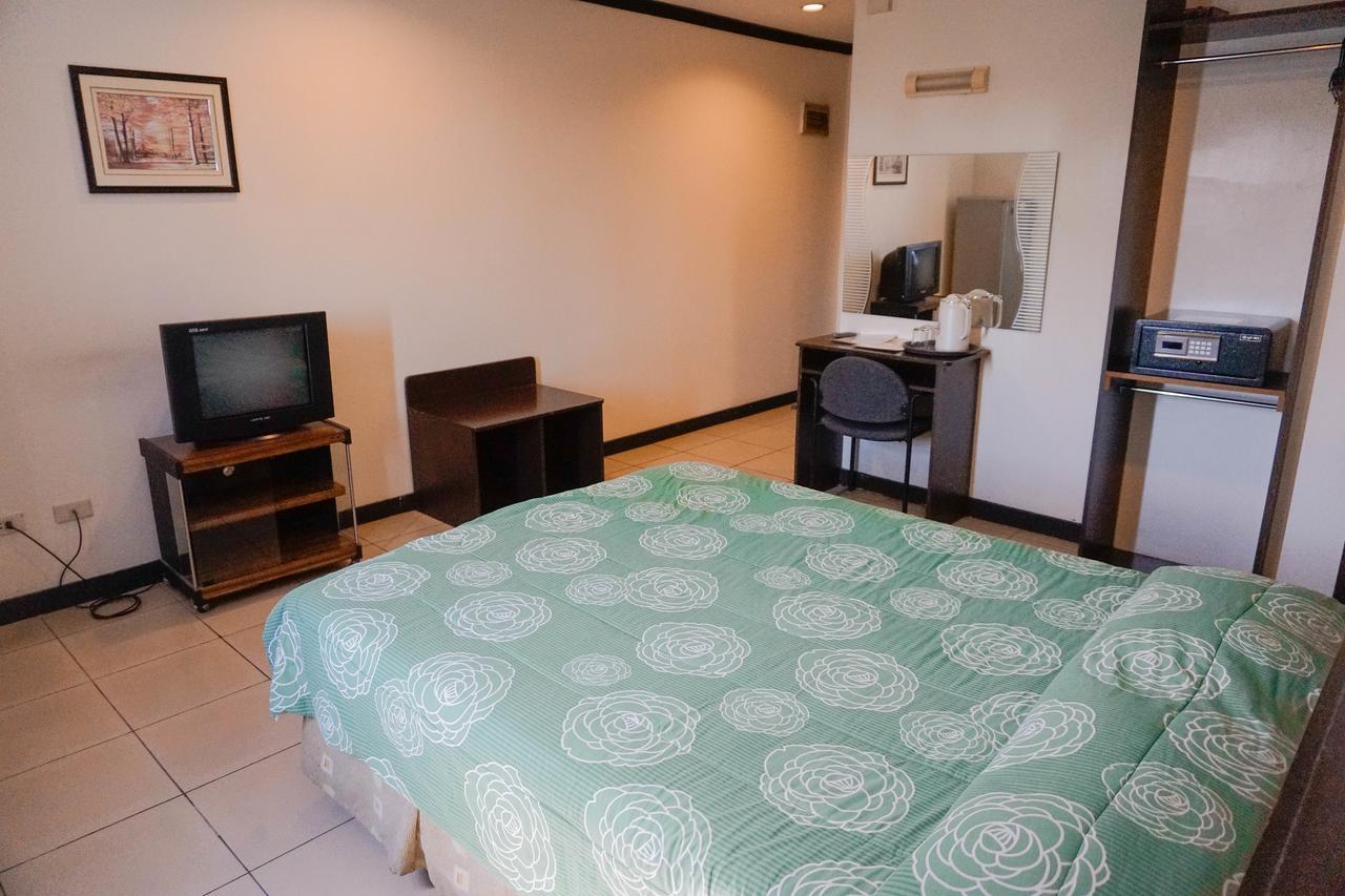 Crowne Garden Hotel Cebu Екстериор снимка